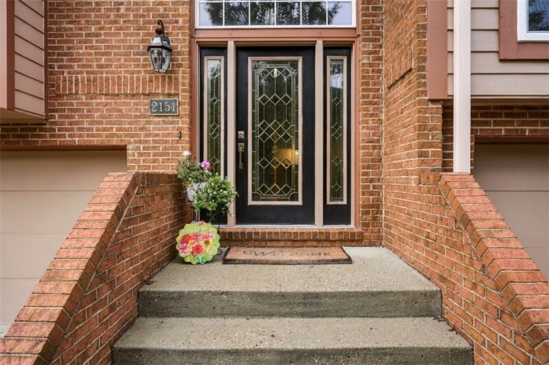 2151 Huntington Court S — photo 2