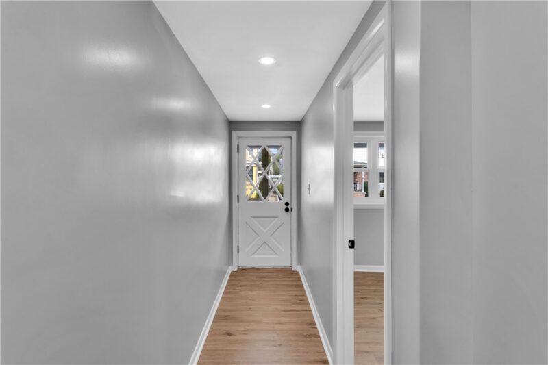 577 Jefferson St — photo 6