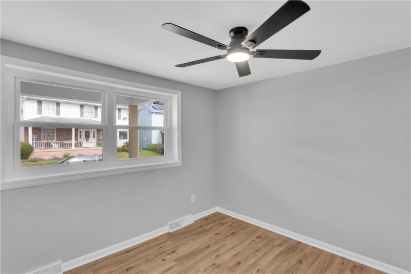 577 Jefferson St — photo 8
