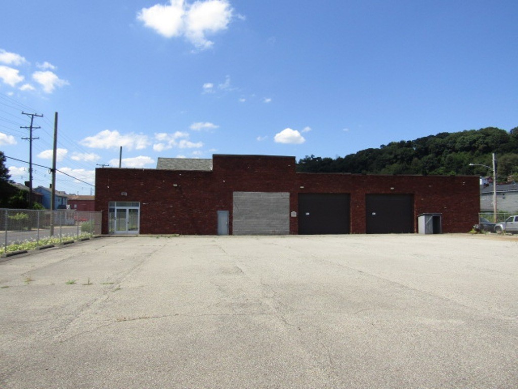 2725 Walnut St — photo 1