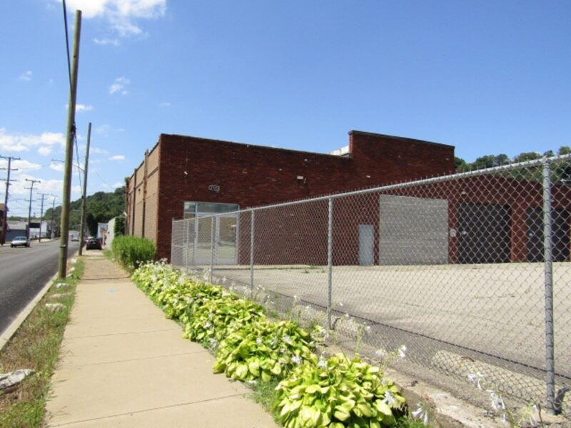 2725 Walnut St — photo 3