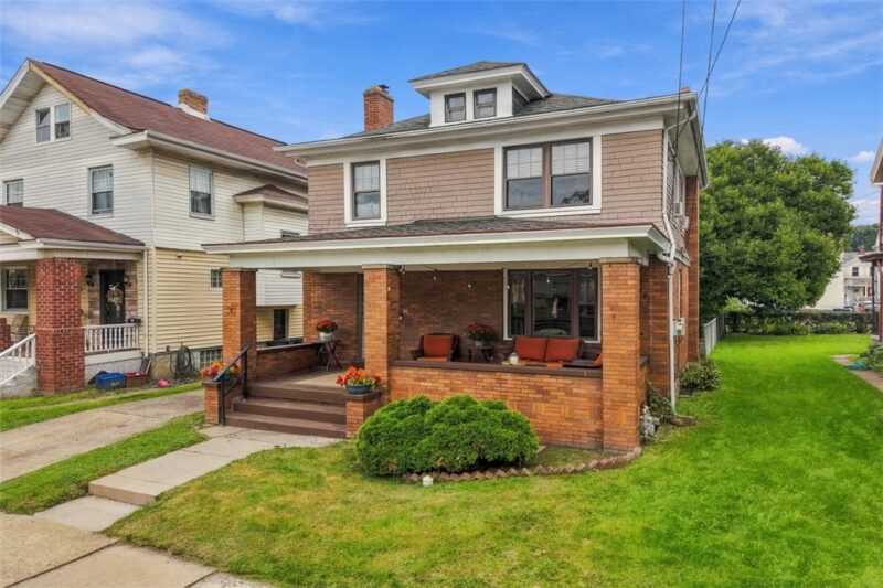 54 Sampson Ave — photo 2