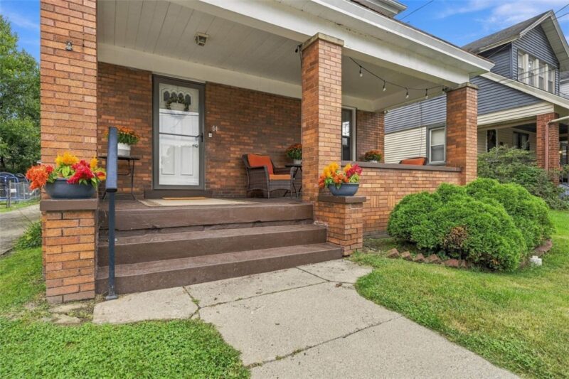 54 Sampson Ave — photo 4