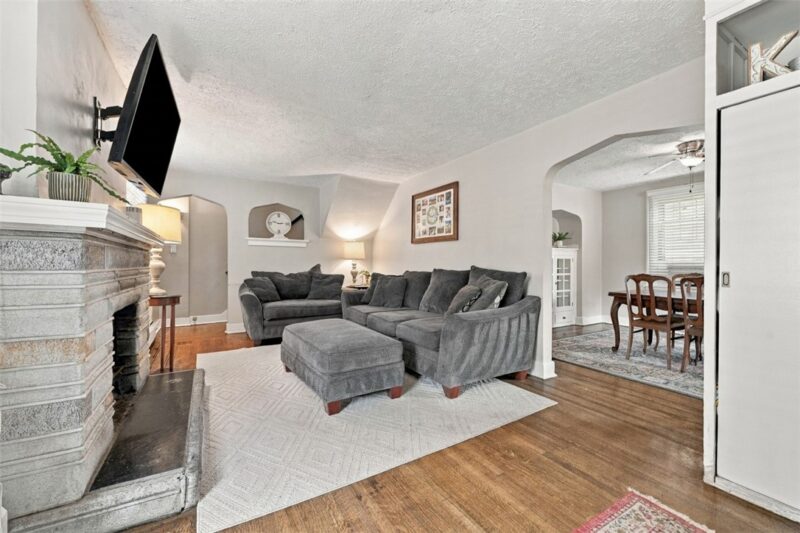 54 Sampson Ave — photo 8
