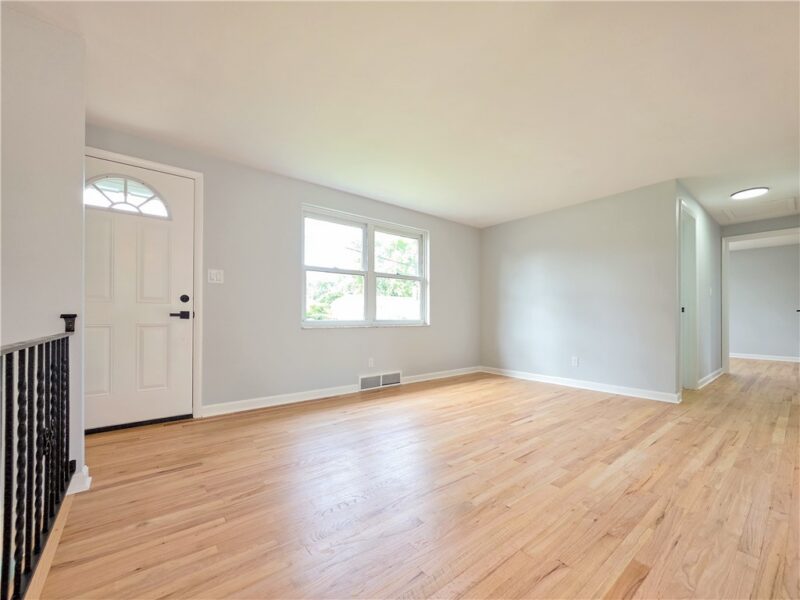 121 Vetter Dr — photo 2