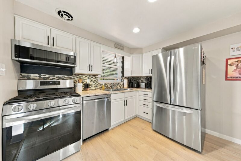 302 Duke Ln — photo 7