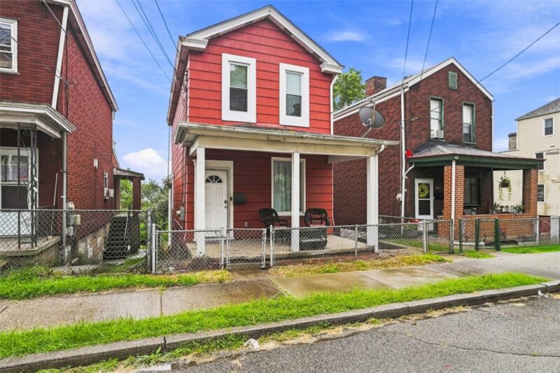 861 Railroad St — photo 2