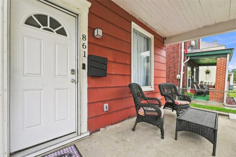 861 Railroad St — photo 3