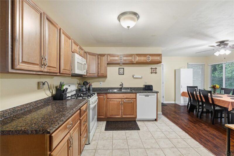 809 Hackberry Dr — photo 8