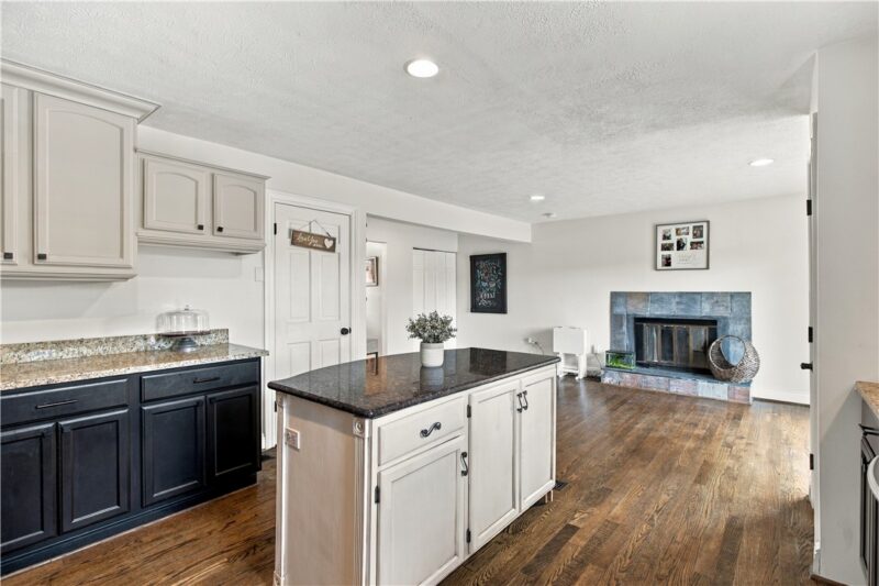 108 Emerald Ct — photo 6