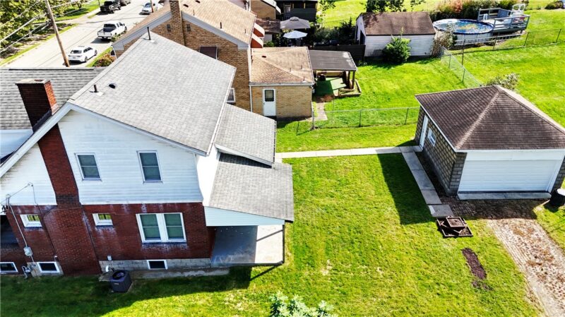 1304 Summit St — photo 2
