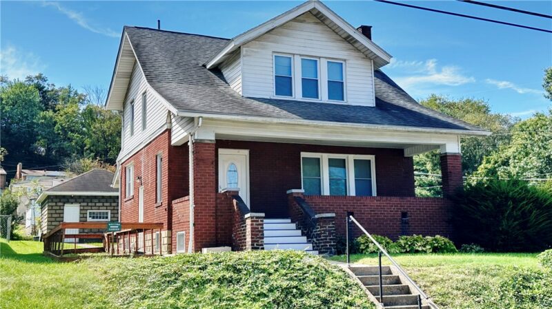 1304 Summit St — photo 3