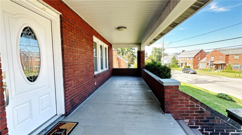 1304 Summit St — photo 5