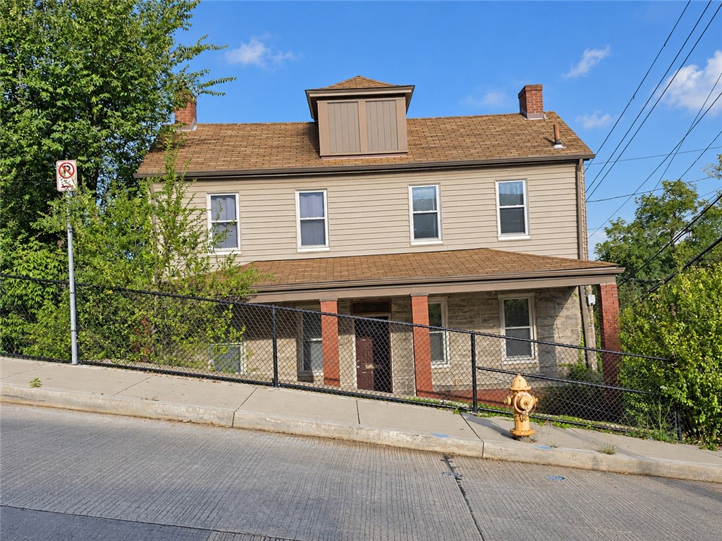 1599 Fallowfield Ave — photo 1
