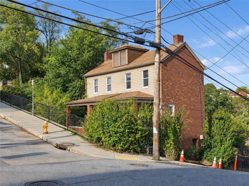 1599 Fallowfield Ave — photo 4