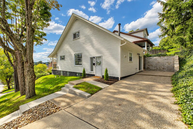 301 Silvis Street — photo 2