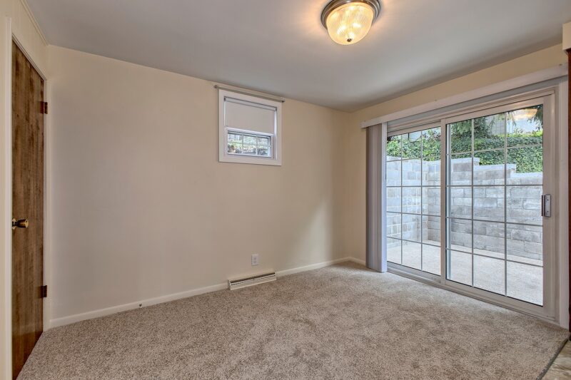301 Silvis Street — photo 6