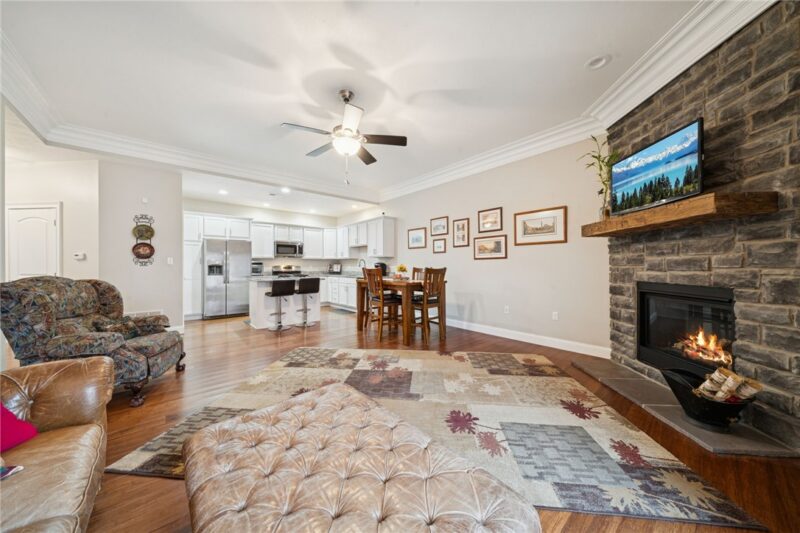 336 Village Court — photo 3