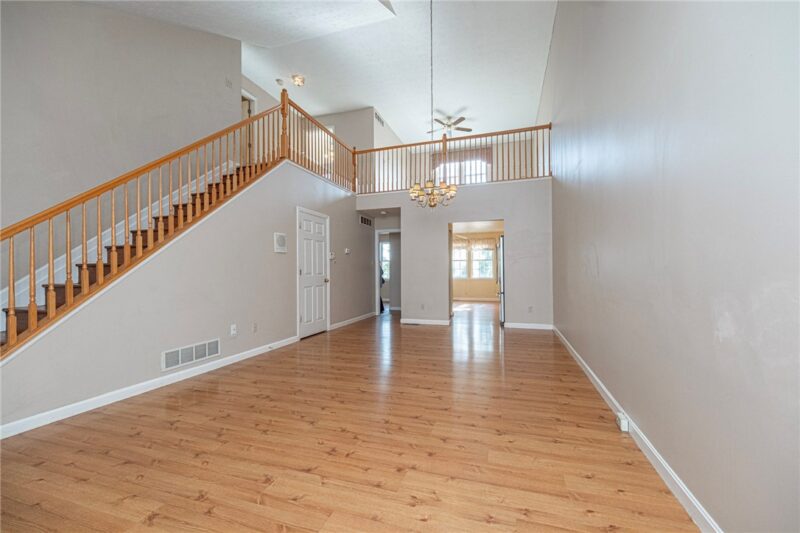 106 Paddock Ln — photo 2
