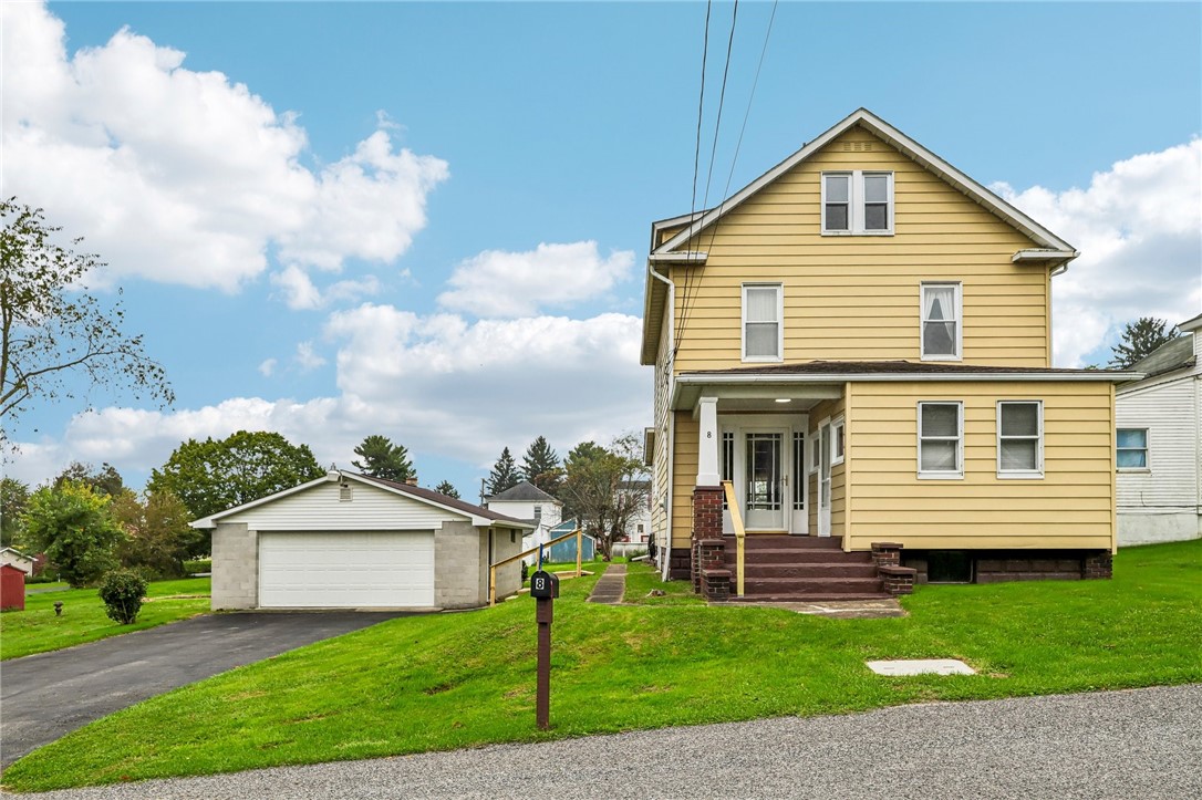 8 E Morehead Avenue — photo 1