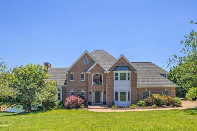 7 Hawthorne Ln