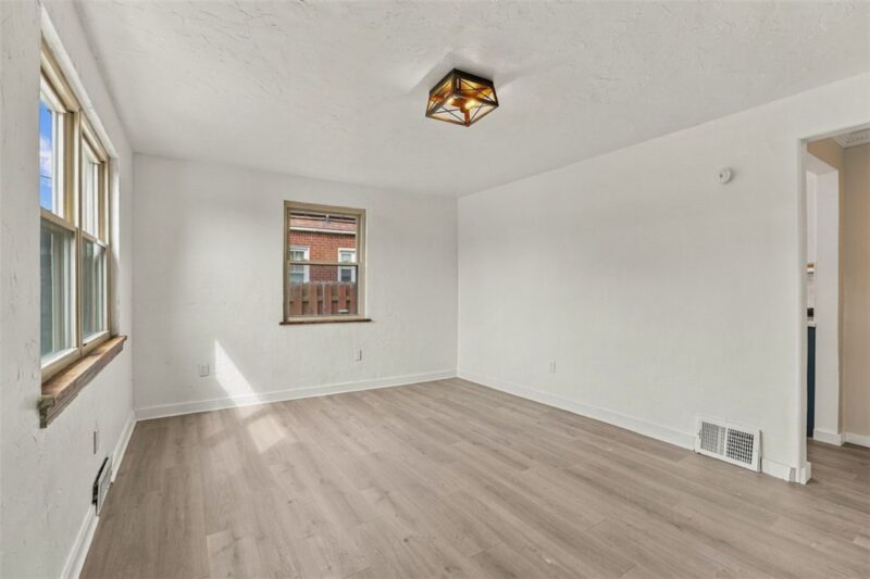 2230 Duchess Ave — photo 5