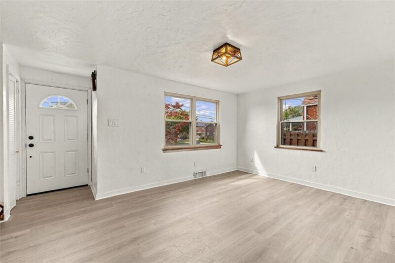 2230 Duchess Ave — photo 8