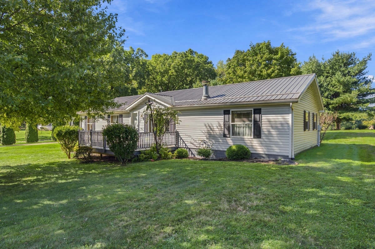 203 N Woodlawn ROAD — photo 1