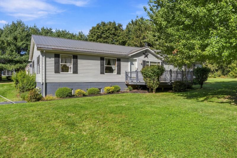 203 N Woodlawn ROAD — photo 3