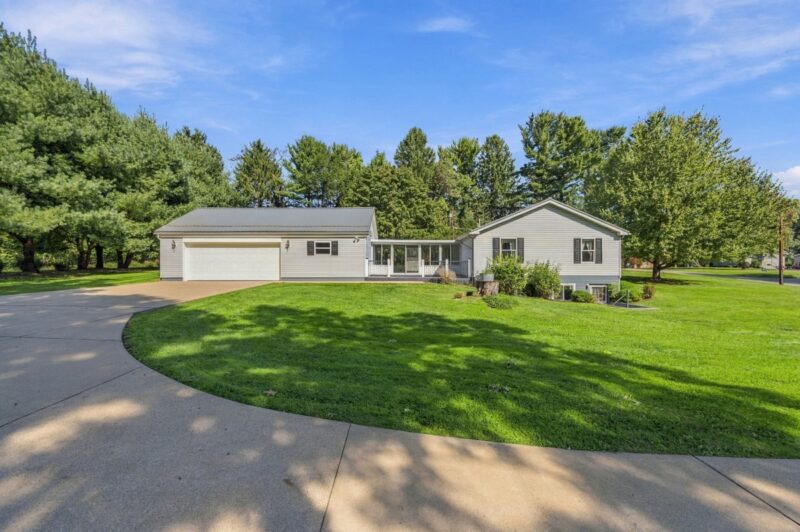 203 N Woodlawn ROAD — photo 4