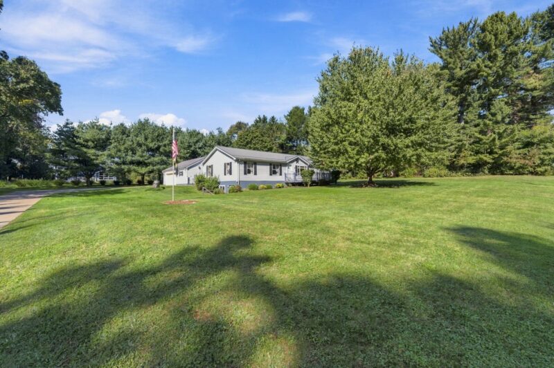 203 N Woodlawn ROAD — photo 5