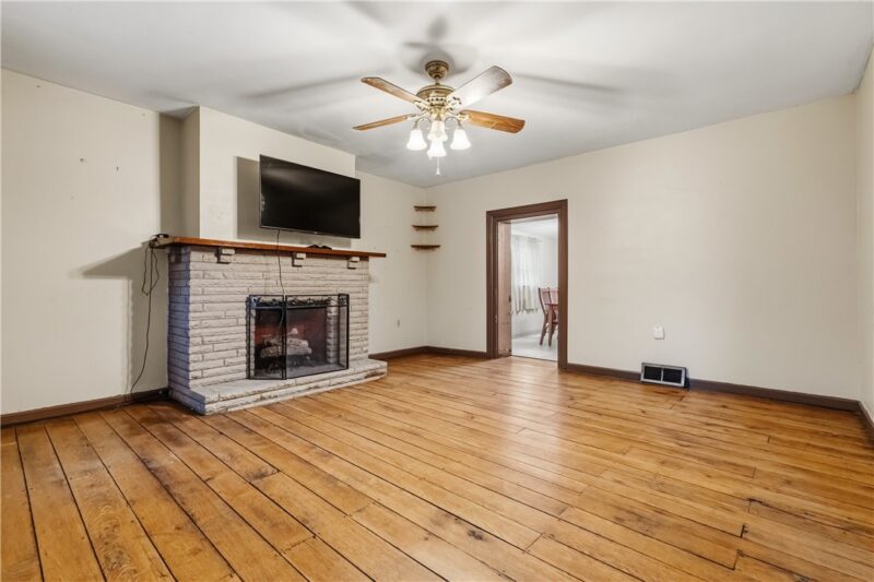 32 E Main St — photo 3