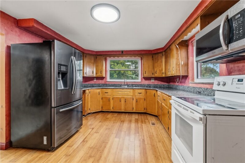 32 E Main St — photo 8