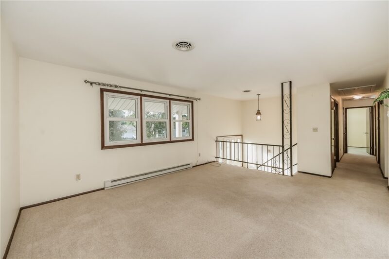 910 Country Ln — photo 3