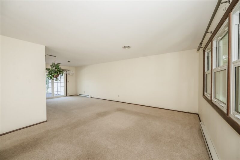 910 Country Ln — photo 4
