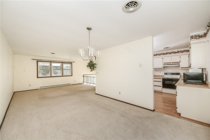 910 Country Ln — photo 5