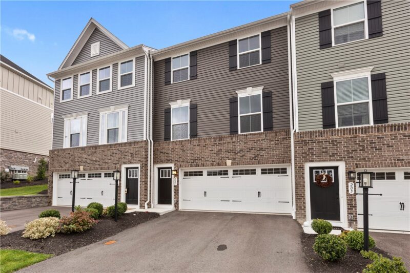 207 Yellowwood Ct — photo 2
