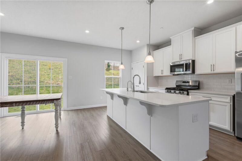 207 Yellowwood Ct — photo 3