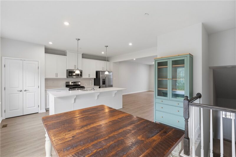 207 Yellowwood Ct — photo 8