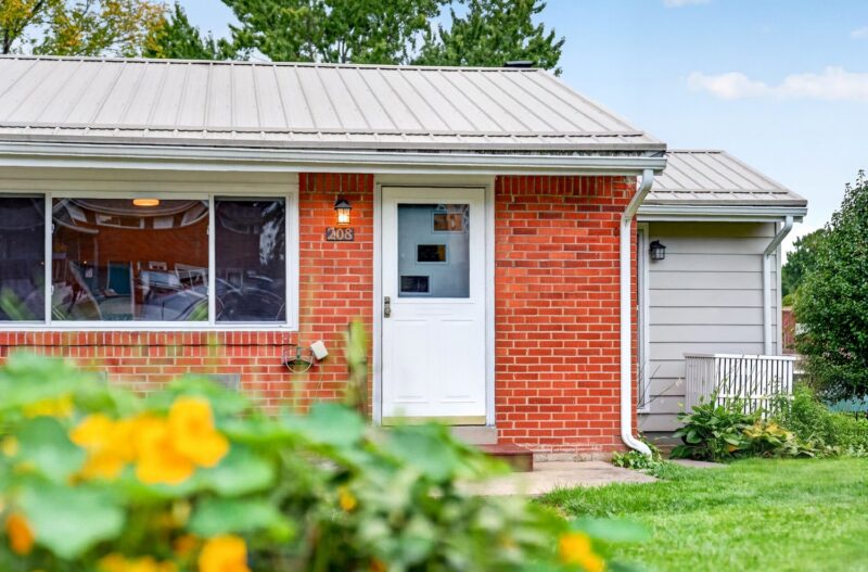 208 Burch Drive — photo 2