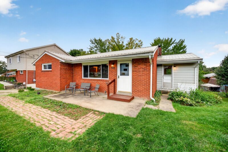 208 Burch Drive — photo 3