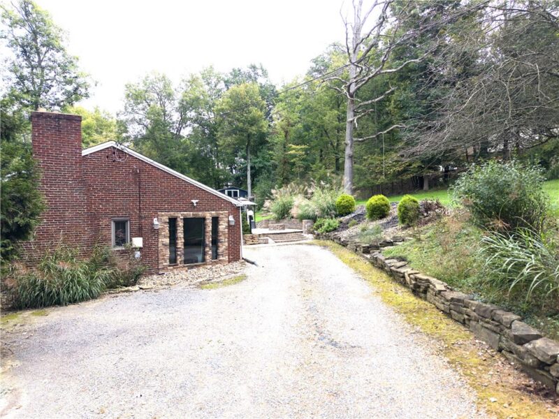 715 Powers Dr — photo 2