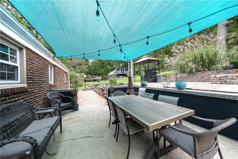 715 Powers Dr — photo 3