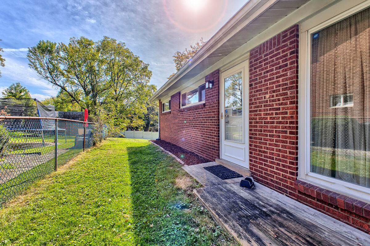 505 Garden City Dr — photo 1