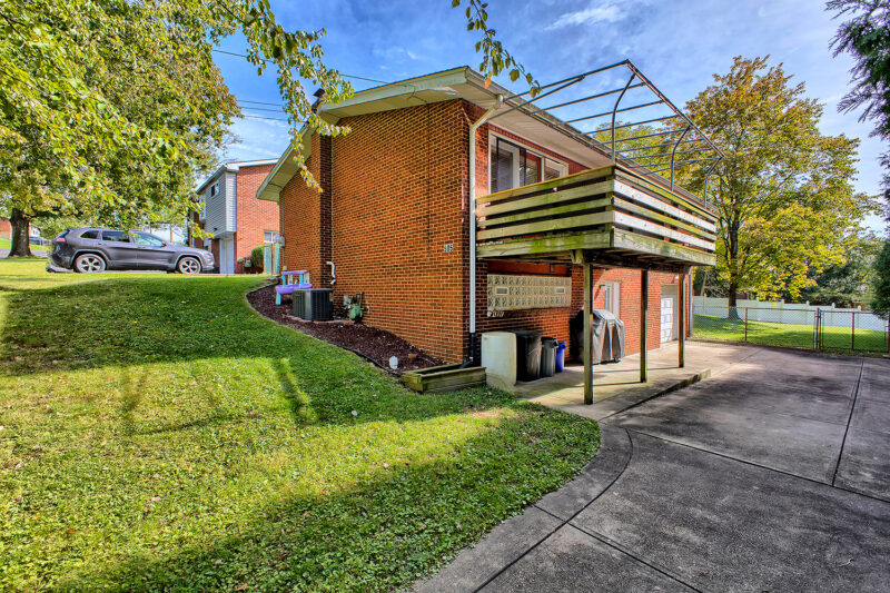 505 Garden City Dr — photo 2