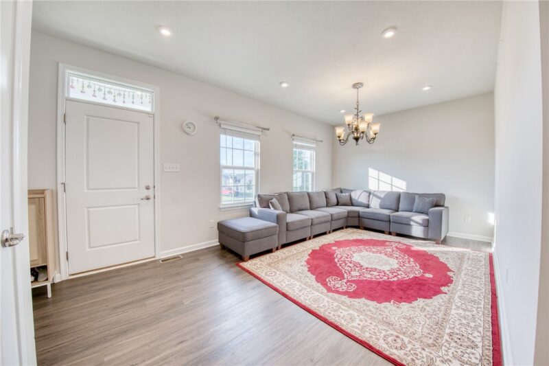 405 Creekside Ct — photo 2