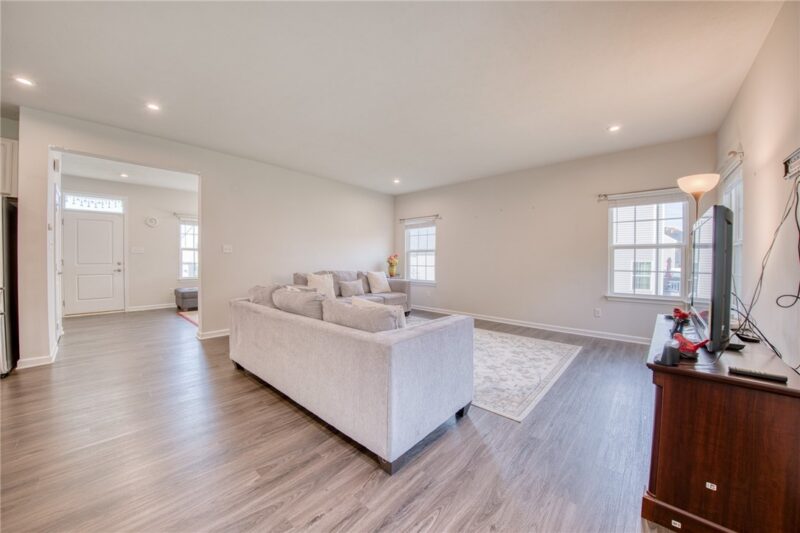 405 Creekside Ct — photo 5