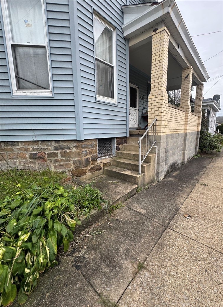 415 Saint Clair St — photo 2