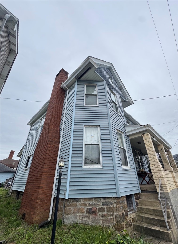 415 Saint Clair St — photo 4
