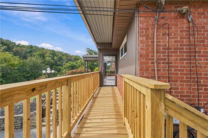 1045 BROUGHTON ROAD — photo 7